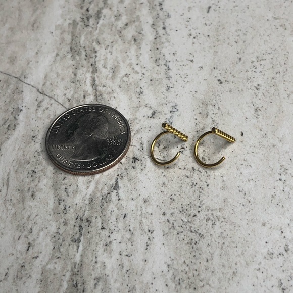 925 Sterling Silver Gold Twisted Bar Ear Cuff - Picture 9 of 14